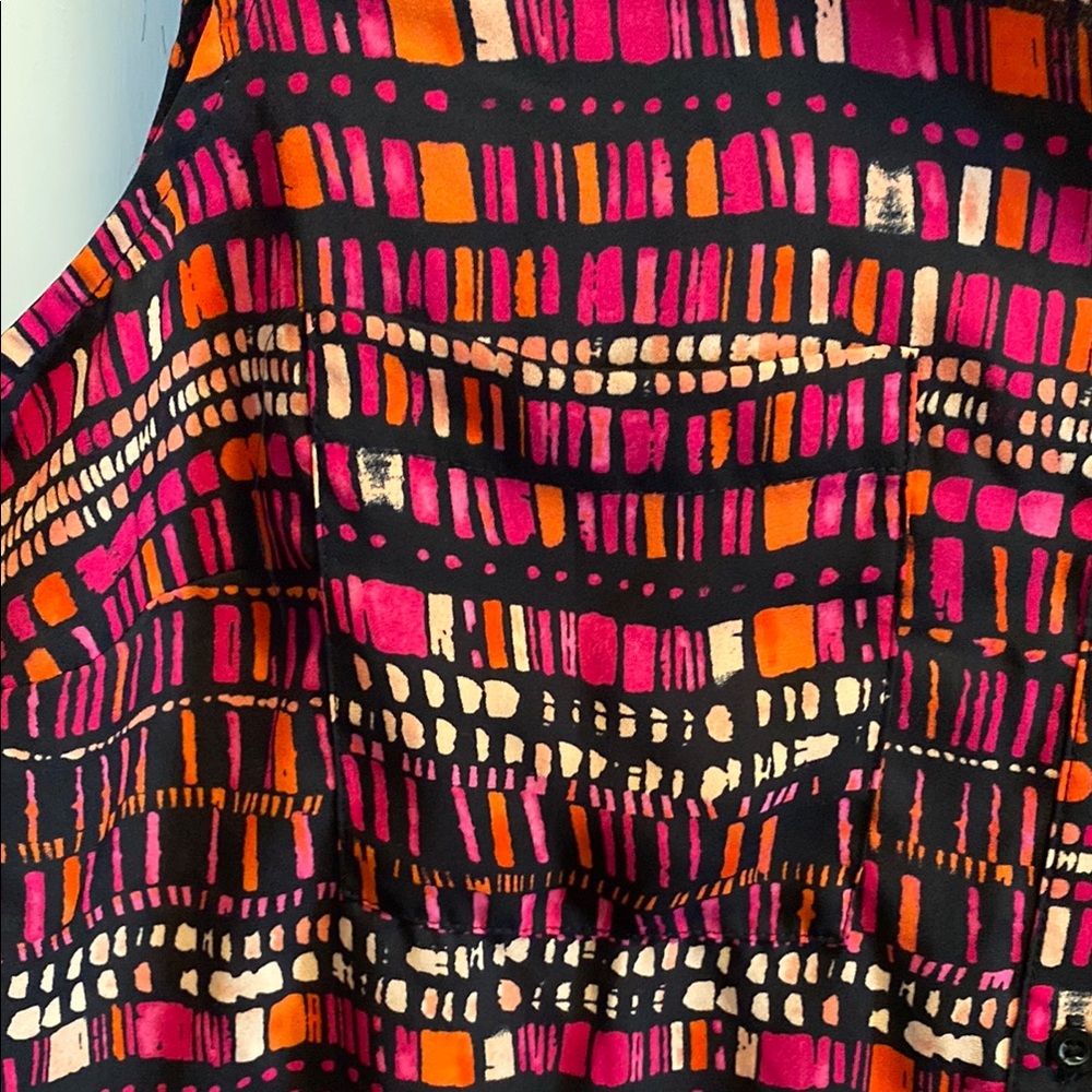 Sleeveless Multicolor Button-Up Top - Picture 4 of 6